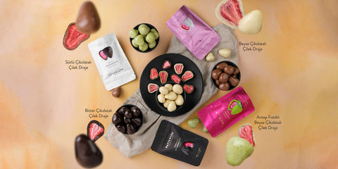 Çikolata ve Meyvenin Enfes Harmonisi: Çikolatalı Çilek Draje Şöleni