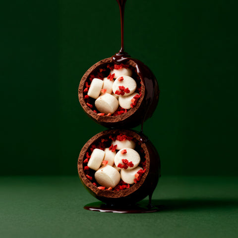 Chocolate Bomb Çilekli ve Yumuşak Şekerleme Dolgulu Bitter Çikolata, 105G