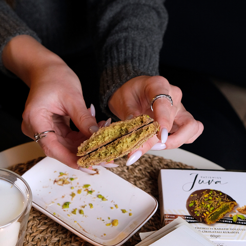 Juva Antep Fıstıklı ve Kadayıflı Sütlü Çikolatalı Kurabiye, 60G