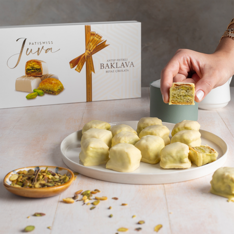 Juva Beyaz Çikolata Kaplı Antep Fıstıklı Baklava, 230G