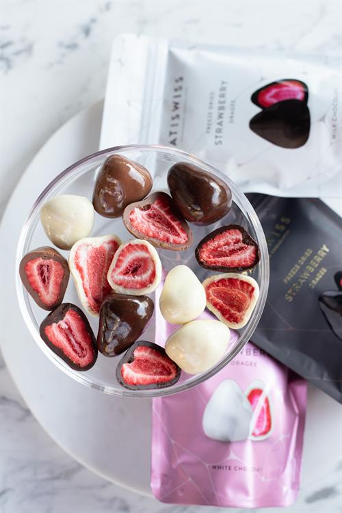 Sütlü, Bitter ve Beyaz Çikolata Kaplı Çilek Draje Seti | PATISWISS
