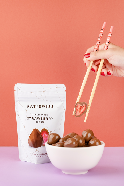 Sütlü Çikolatalı Çilek Draje, 80G x 12 Adet